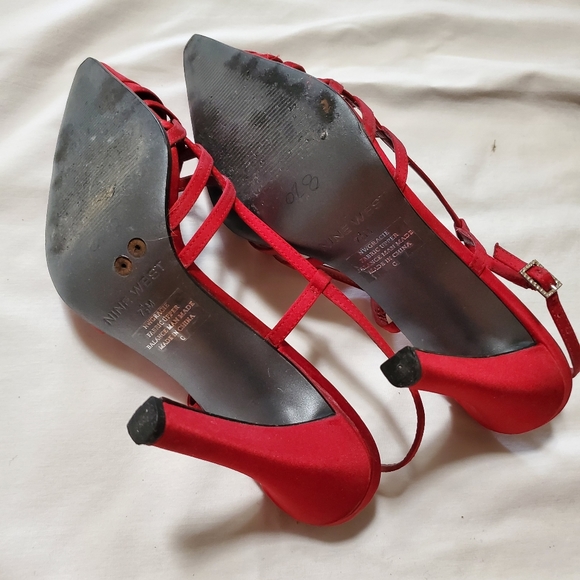 Pointed Toe Slingback Pumps. - Picture 3 of 3